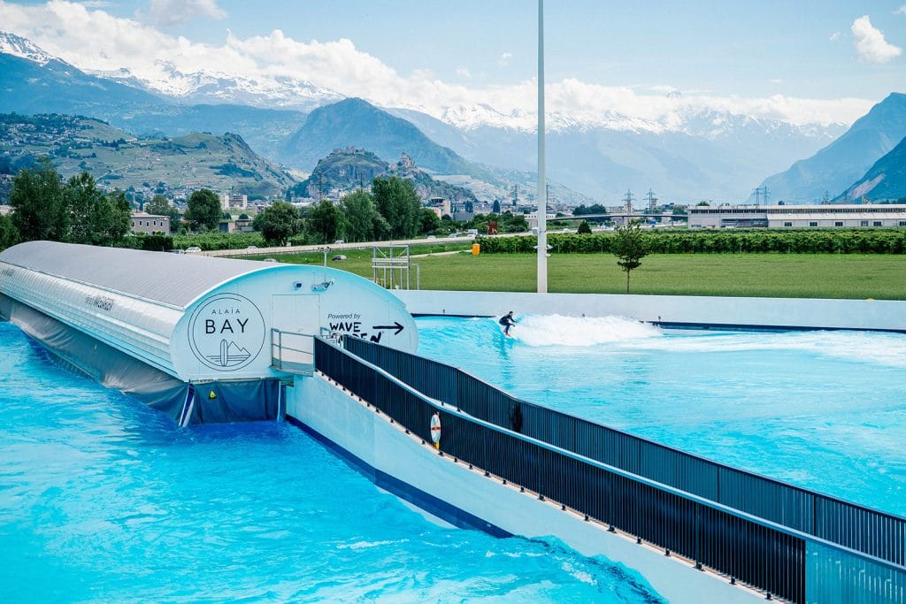 Artificial wave pool